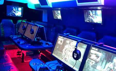 Roadshow bus gamebus call of duty