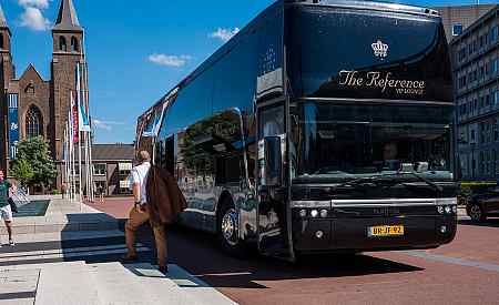 Bus met ruime presentatie mogelijkheden huren