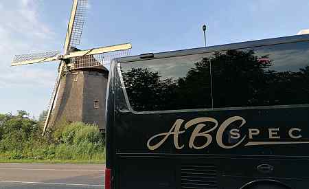 vip bus bij molen